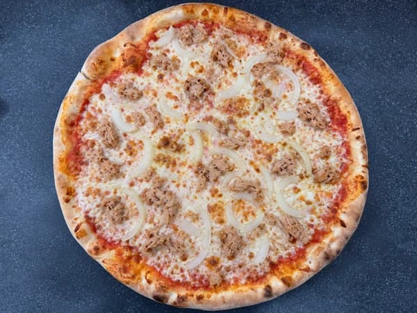 10. Pizza Tonno